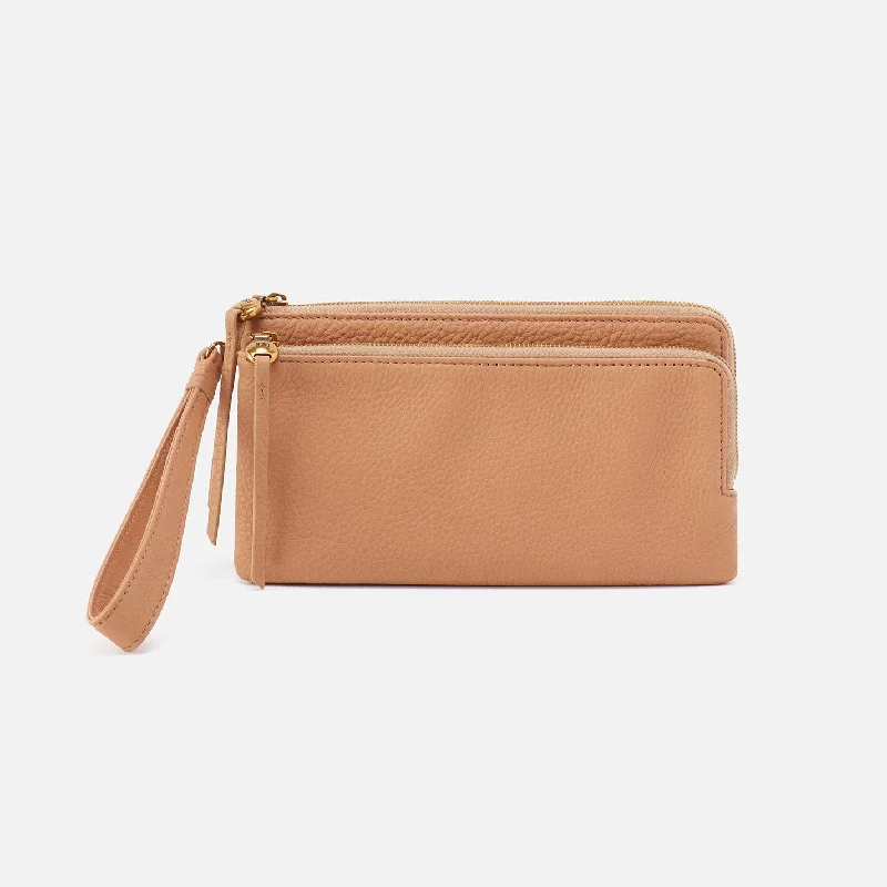 Dayton Wristlet in Pebbled Leather - Sandstorm